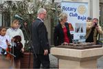  Die Stadt und der Rotary Club weiht gemeinsam ein